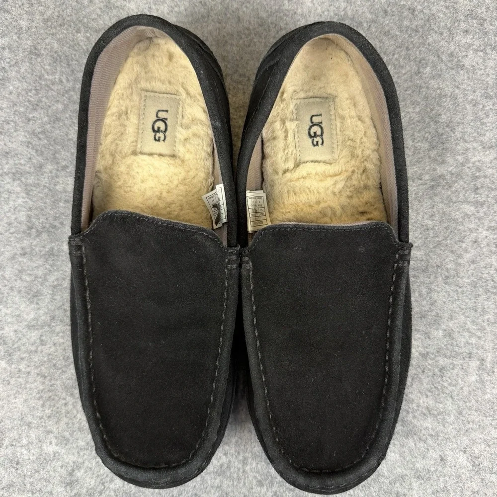 UGG Ascot Mens 10 Black Suede Sheepskin Fur Lined Moccasin Slipper Loafers Shoes